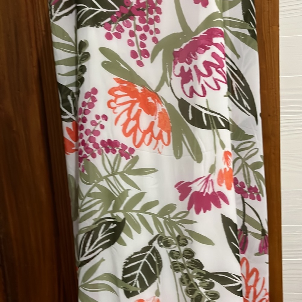 Like New! Never Worn Summer Colors! Old Navy Maxi! No flaws!! Would also fit XXL - Picture 3 of 4